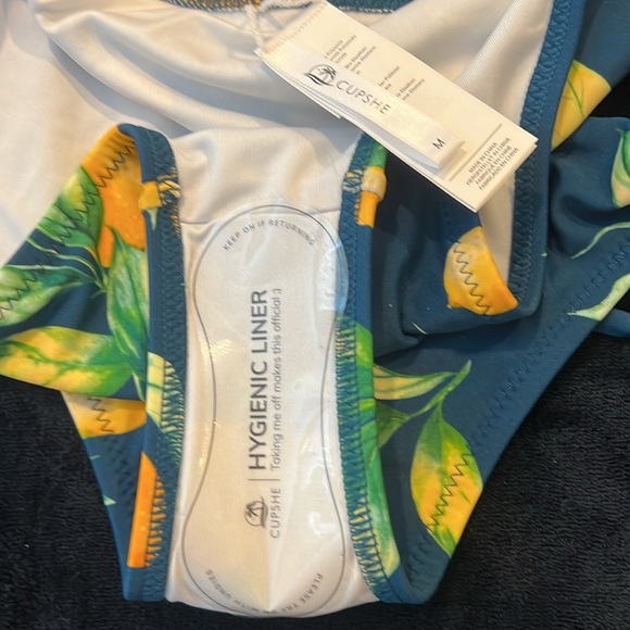 NEVER WORN- Cupshe bikini with tie closure and lemon details (size M) - Picture 2 of 5